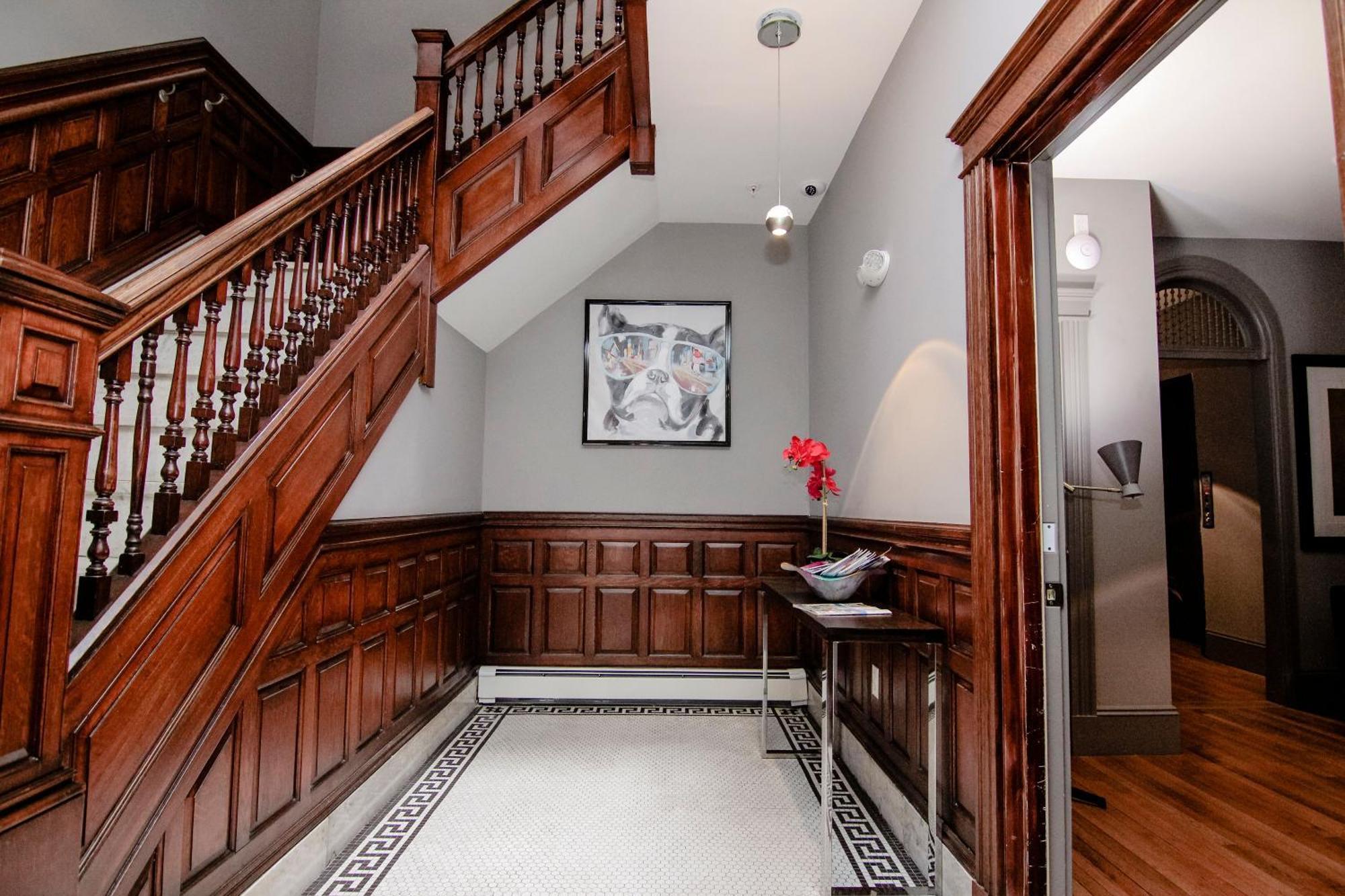 A Stylish Stay W/ A Queen Bed, Heated Floors.. #15 Brookline Eksteriør billede