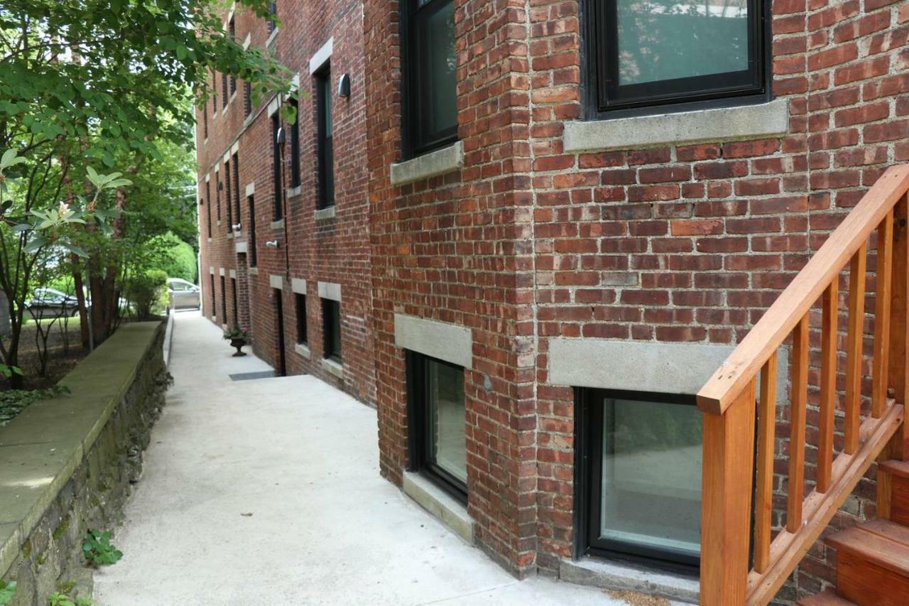 A Stylish Stay W/ A Queen Bed, Heated Floors.. #15 Brookline Eksteriør billede