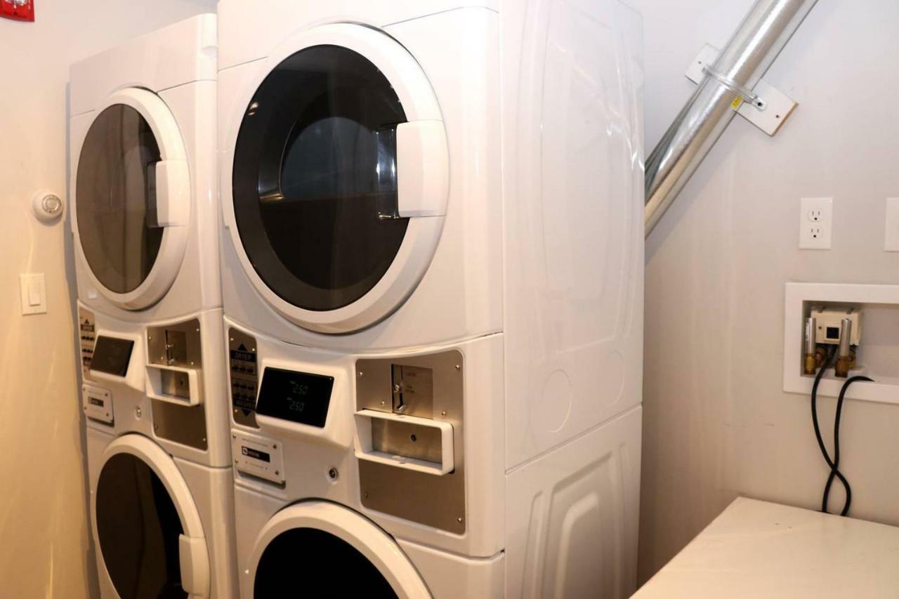A Stylish Stay W/ A Queen Bed, Heated Floors.. #15 Brookline Eksteriør billede