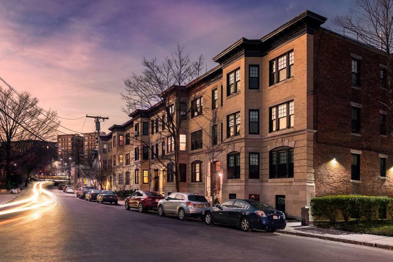 A Stylish Stay W/ A Queen Bed, Heated Floors.. #15 Brookline Eksteriør billede