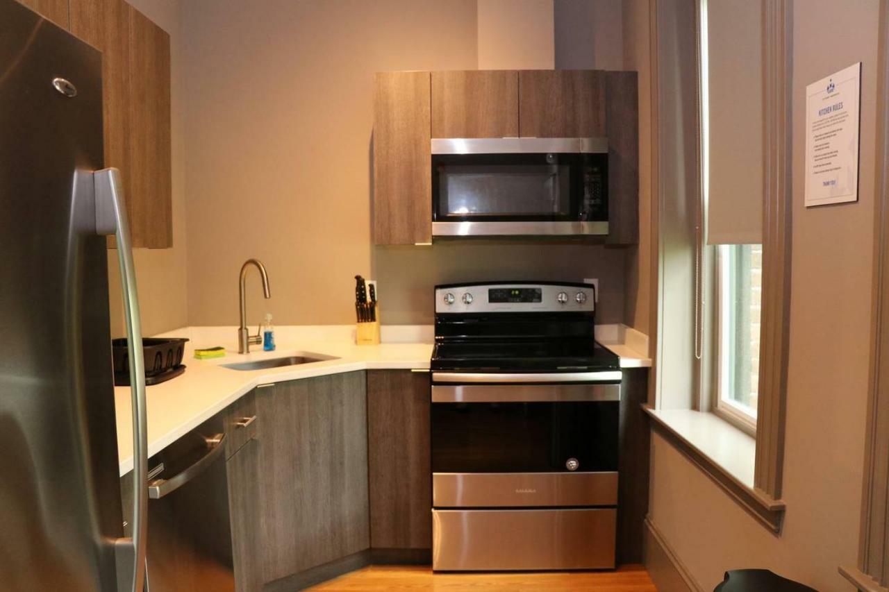 A Stylish Stay W/ A Queen Bed, Heated Floors.. #15 Brookline Eksteriør billede